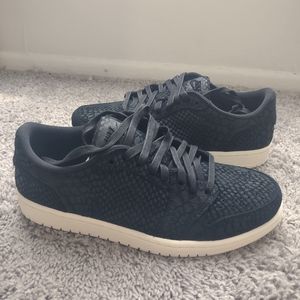 Women's Air Jordan 1 RE size 9.5 in black/sail snake print